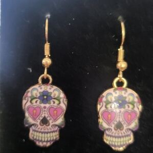 Spooky skully earrings